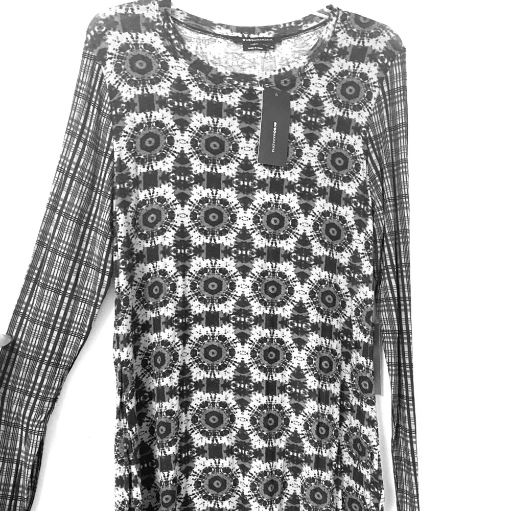 BCBGMaxazria Viscose long sleeve tee.